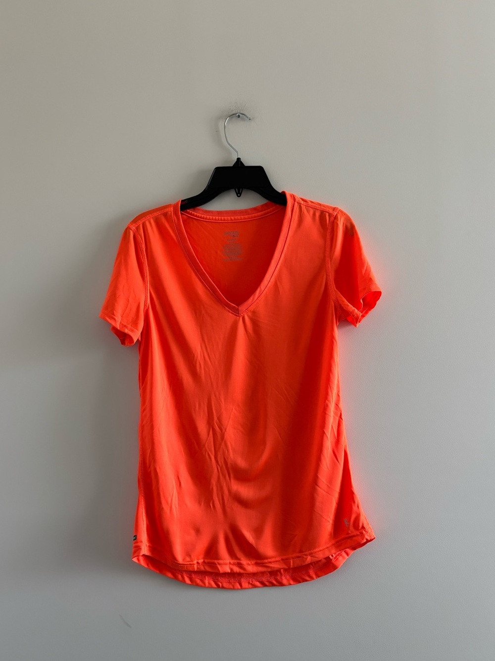Danskin Now Dri More V-Neck T-Shirt Orange Short Sleeve Semi Fitted Women Medium